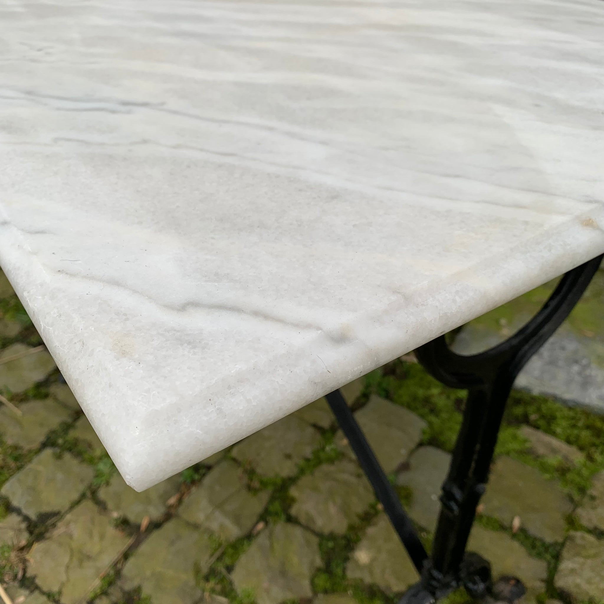 Table de bistrot en fonte et marbre