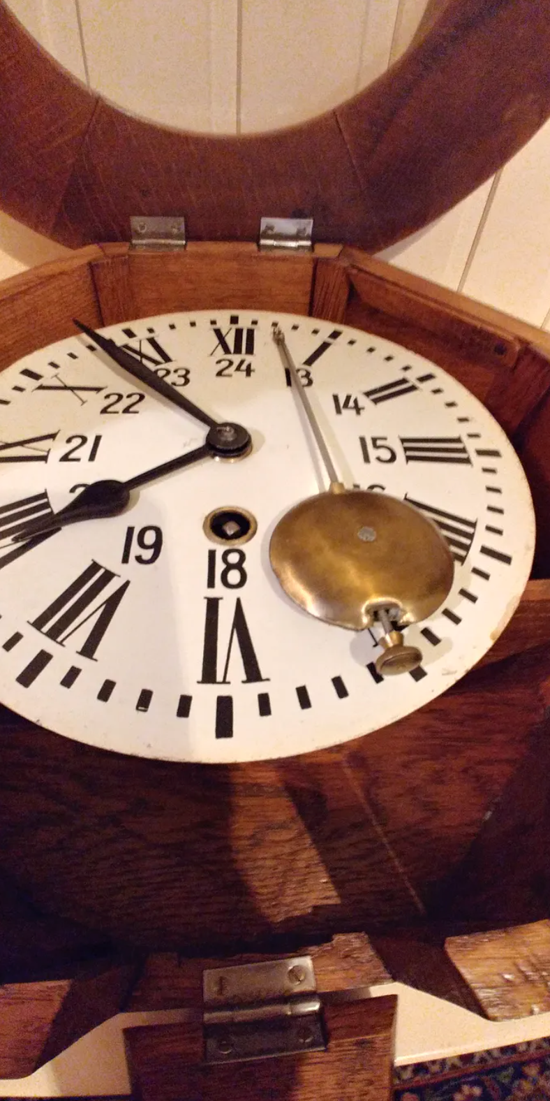 Horloge œil-de-boeuf - Modus Vivendi Antiques